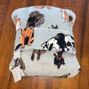 NWT Vera Bradley travel blanket in Dog Show